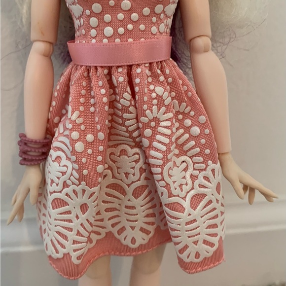 DISNEY DESCENDANTS MAL STYLE SWITCH DOLL - Picture 7 of 9